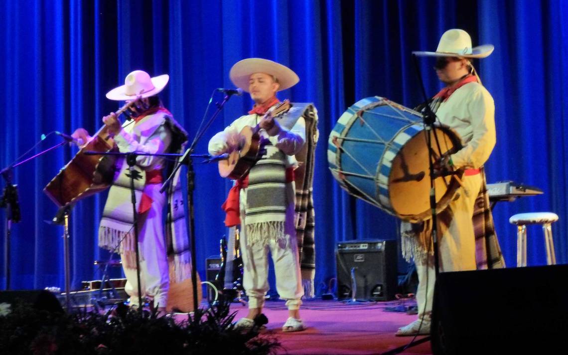 Con música tradicional festejan a los maestros - El Sol de ...