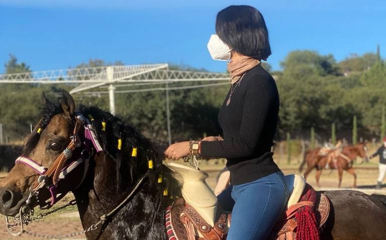 Ángela Aguilar presume a 'Speedy', regalo de Vicente Fernández - El Sol de Zacatecas | Noticias Locales, Policiacas, sobre México, Zacatecas y el Mundo